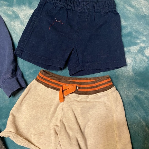 ⚡️SOLD⚡️Pants & shorts bundle 0-3 - Picture 2 of 3